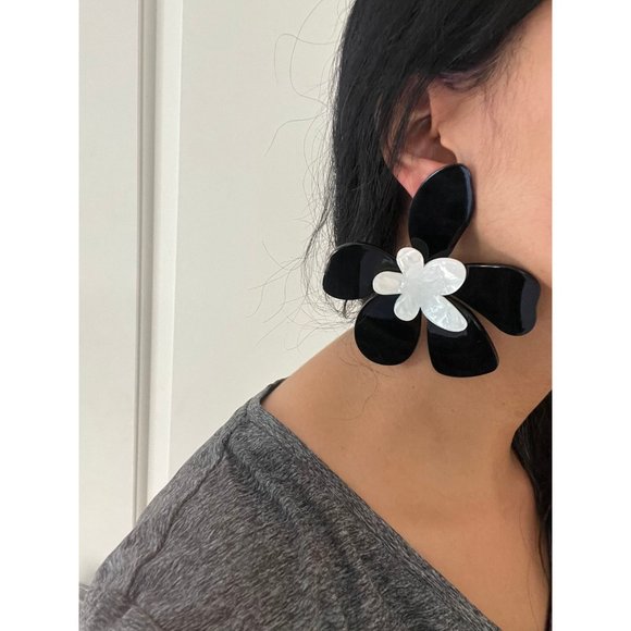Big Black flower earrings ,black white huge  acrylic earrings , large black - Picture 3 of 6